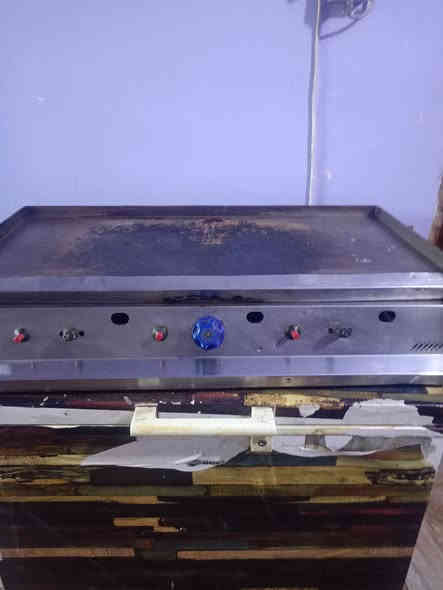 السلام عليكم شوايه همبركر للبيع شغاله جديده استعمال قليل الشراي يتصل على رقم غير متواجد على الفيس ***********
