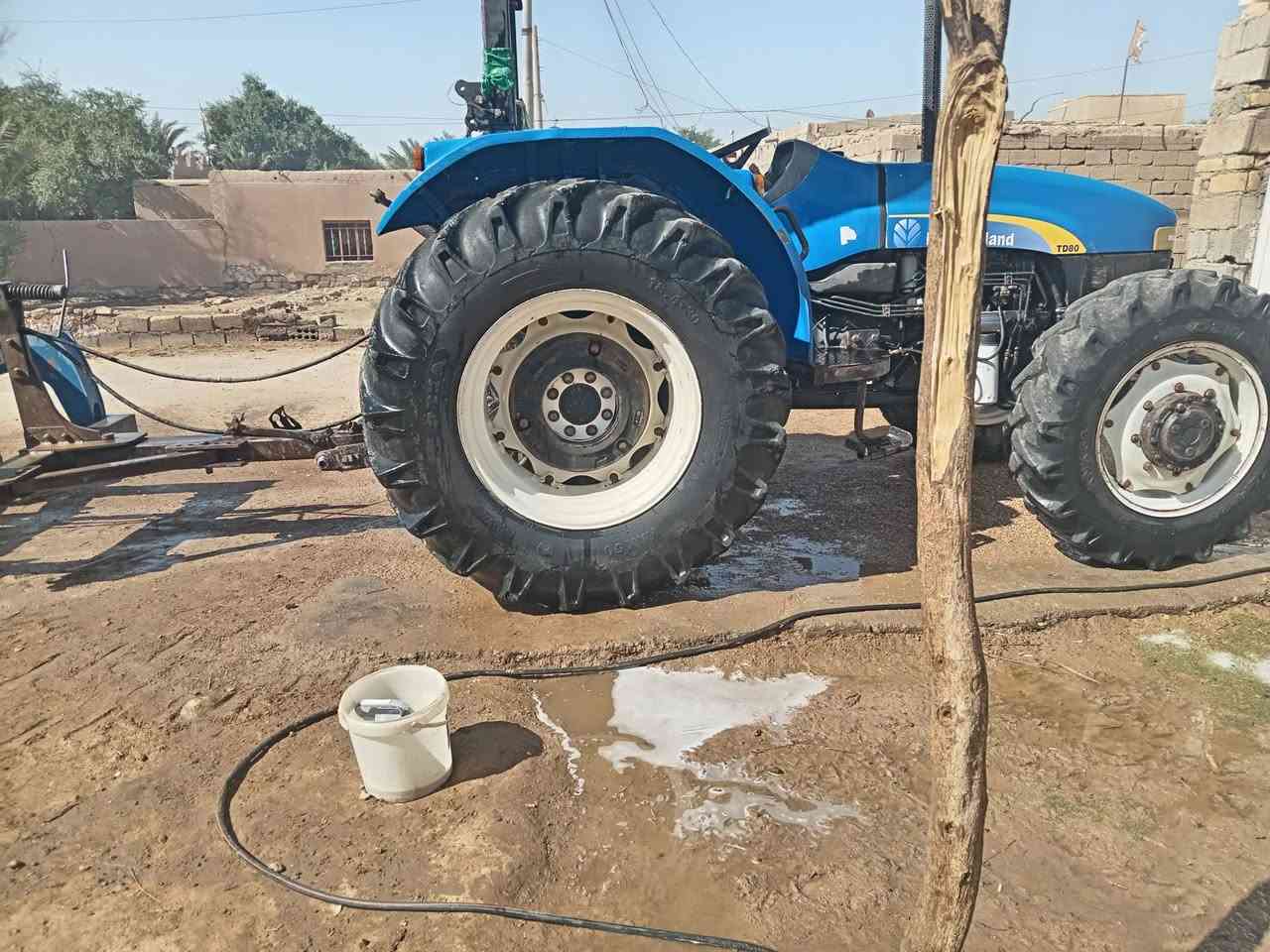 السلام عليكم للبيع مكينه نيهولند ٨٠ رقم نجف١٤، ***********
