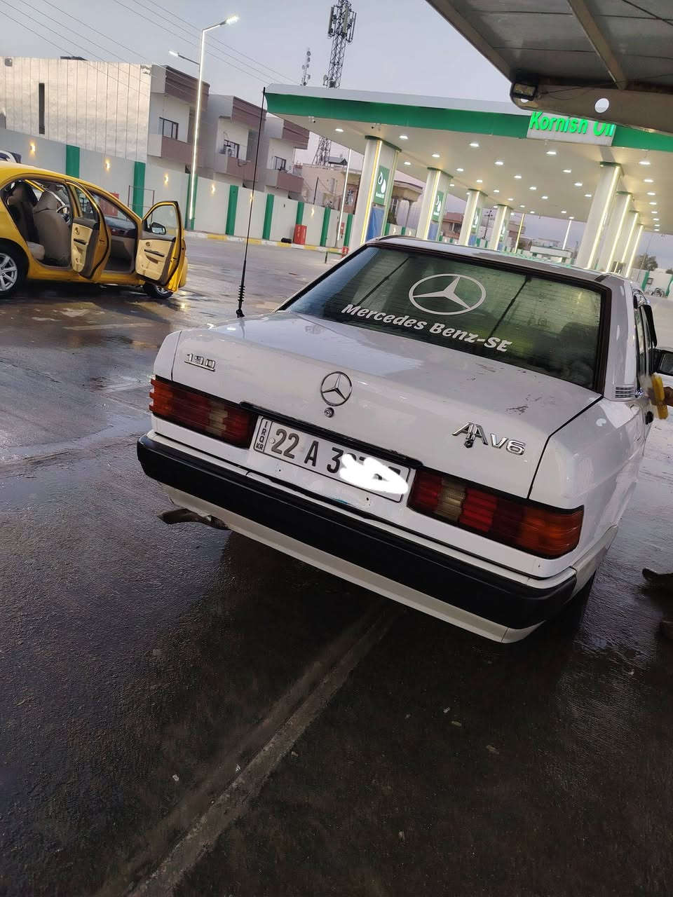 للبيع او مراوس مرسيدس بنز 190 موديل 1990 (كلاسيك)
السيارة نظيفة وتشتغل زين، استخدام شخصي.
المحرك: نوع وينجي 6 سلندر ممتاز
القير: أوتوماتيك
اللون: أبيض
الهيكل: بحالة جيدة
الإطارات: زينة
السيارة محافظ عليها وتصلح للاستخدام اليومي أو لهواة الكلاسيك
الموقع: كركوك
السعر:  53 $ قابل للتفاوض للجادين فقط
للاستفسار: 📞 ***********
