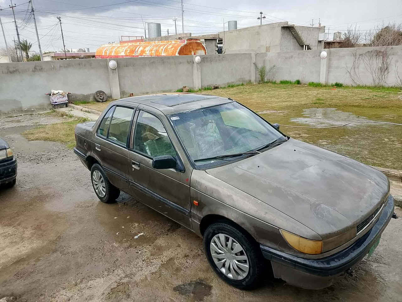 السلام عليكم سياره للبيع مستبوشي لانسره موديل ٩١ سياره جاهزه امجهزه كامله شغل وطلع كير محرك شرط اترايها وين مايعجبك شرط ١٦٠ شرط التحويل تحويل فقط سياره لاخياس السعر ١٦ او بيها مجال حك جيتك ***********
