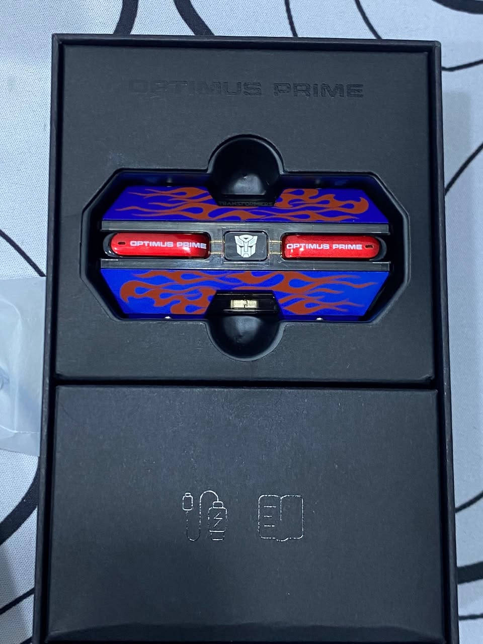 سلام عليكم سماعه كيمنك من شركه     Transformers 
مواصفاتها 

* بلوتوث V5.3
* مدى الاتصال 10 أمتار
* حجم الدرايفر 13mm
* استجابة تردد 20Hz–20kHz
* بطارية العلبة 300mAh
* بطارية كل سماعة 33mAh
* وقت شحن العلبة تقريباً 1.5 ساعة
* مدة التشغيل مع العلبة تقريباً 24 ساعه
نضافه 99%  
السعر 30الف معه التوصيل كافه محافظات العراق


**إذا كنت صاحب هذا الإعلان وتريد حذفه لأي سبب، رجاءا أرسل رسالة إلى الدعم الفني**