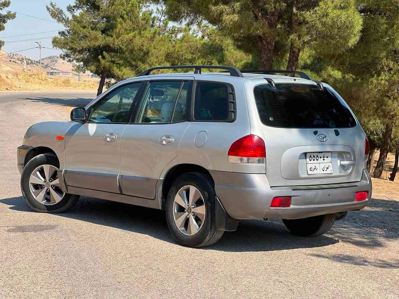 � للبيع | هيونداي سنتافي 2005 🚘
✅ الموديل: 2005

✅ النوع: Hyundai Santa Fe

✅ المحرك: (دوش 2.4v)

✅ ناقل الحركة: عادي

✅ نظام الدفع: أمامي 

✅ الوقود: بنزين

✅ اللون: (الرصاصي)

المميزات:

* محرك قوي وهادئ.

* كير ناعم بدون مشاكل.

* تبريد ثلج.

* هيكل نظيف ومرتب.

* جامات كهربائية.

* وسائد هوائية (Airbags).

* نظام ABS.

* تايرات ١٨ ألمنيوم.

* سنتر لوك.

* سيارة عائلية مريحة وواسعة.

* جاهزة للاستخدام ولا تحتاج مصاريف.

*صبغ بوند و جاملغ عكس السايق بدون دواخل او شاصي 

* مكفول مكفول 🔥

* شرط التحويل 

*غرامه عليه 400$ينزل من سعر

📄 الأوراق: كاملة وجاهزة للنقل.

💰 السعر: ( 75$ ) وقابل للتفاوض بالمعقول.

📍 الموقع: (دهوك قضاء عقرة ).

📞 للاستفسار: ( *********** -*********** )

