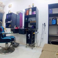 ديكور حلاقه • ٣ فاترينات • مكاني واسط الشراي