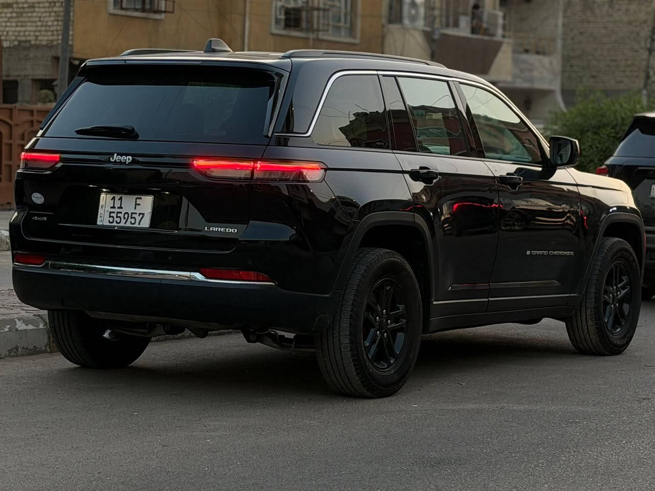 2025 JEEP GRAND CHEROKEE, LAREDO 4X4
للبيع فقط… جيب كراند شيروكي لاريدو 2025 | 4X4
5 راكب 
🔥 موديل 2025
🔥 نظام دفع رباعي 4X4
🔥 مظهر رياضي وهيبة على الطريق

الحادث موضح بالصور بدون ايرباك بدون دواخل شاصي لغد سليم 

ماشية 18 الف ميل 

السعر : 275 ورقة 

ملاحظة: السيارة رقم بغداد شهداء 

📍 متوفرة لدى مكتب الليث لتجارة السيارات الأمريكية والكندية

العنوان: بغداد حي القاهرة قرب مستشفى الجنوب 

📞 ***********
📞 ***********

