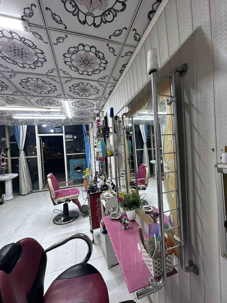 محل حلاقة للبيع     ايجار مناسب  بي معاميل
مكان النجف ملحق قرية الغدير  على اربع شوارع مقابيل قرية اول  متدخل 

جاهز من كل شي 

***********

 سبب البيع عدم تفرغ
