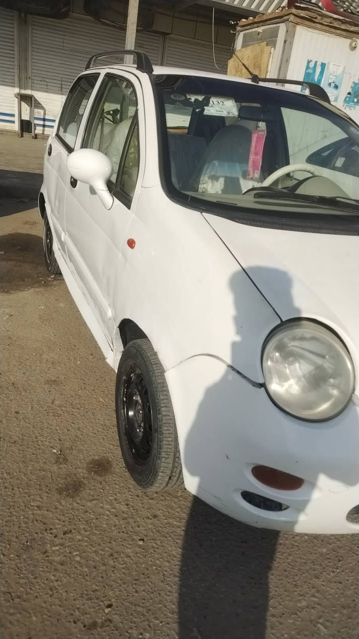 السلام عليكم شباب كيو كيو للبيع السعر 28 سياره جاهزه مكان العماره رقم التلفون ***********
