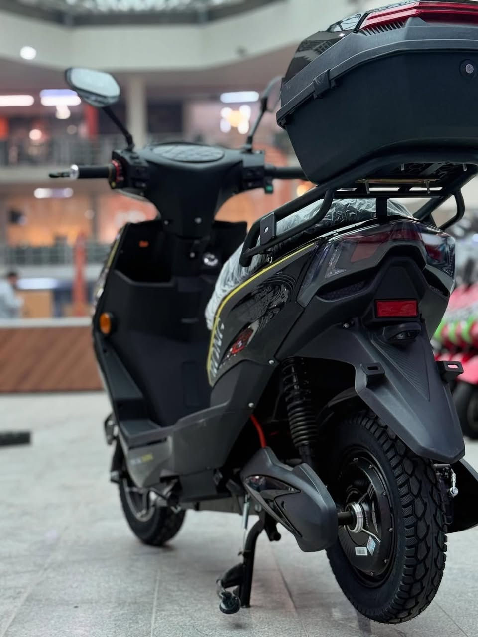 سلام عليكم دراجة شحن للبيع طالع بيها 3مرات فقط موصفات
1-  بطاريات 6 دبل 
2- ملف 1500
3- نظام الرجوع للخلفR 
4- نظام البارك p 
5- نظام الكارت Nfc
6- نظام البصمة 
7- منفذ USB📞
8- عدد السرع 3 
9- بلوتوث +منافذ usb
سعر 850الف 
تواصل *********** وتساب
