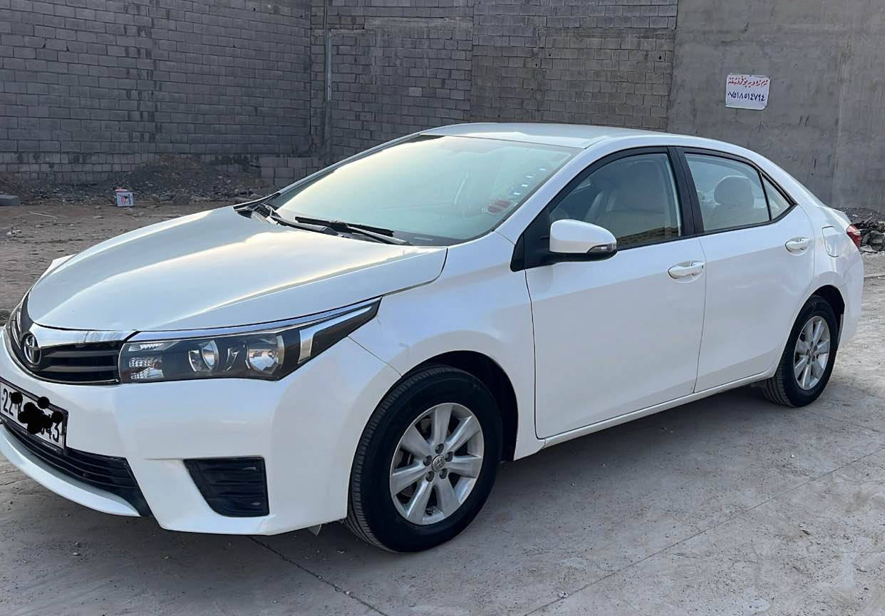 سلاوی خوای گەورەتان لیبیت 
تویتا کرولا
مۆدیل 2015 
سپی مەکینە گەورە(20)
سبوخ بس بۆنید رەشە 
داخلی نیە
بێ ژۆرێ 
١یەک جیگاش ساردی بچووکی هەیە 
لەرسم کووە ئەوهایە سەیارەکە بێ قەپ و قۆپە
بێ مەسەرەف بەناو خۆمانە 
گیر+مەکینە+تەقەو رەقەی بەشەرت 
***********
واتسئاب
سلام علیکم اخوان
تویتا کرولا 
مدیل2015
محرک 20عشرین مامفتوح شرت
سیارة بنید اسود
بدون داخل  
مکان واحدة سغیر تحدیل بارد 
سیارە کلشی مابی أی نقس
سنوئ بسم
گیر+محرک+حدادی شرت مابی نقس
*********** Singapore
