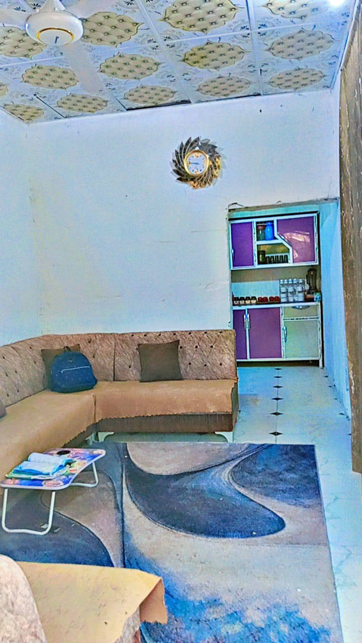 سلام عليكم عندي بيت  منطقت  سيد خضير مساحه ميه ماي كهرباء غرفه صاله ديوانيه مطبخ صحيات  منور   البيت جاهز سقف ثانوي   بس الديوانيه عاوزه شغل     مستعجل تصل. سعر بلش.   تصل ‏‪***********‬‏
