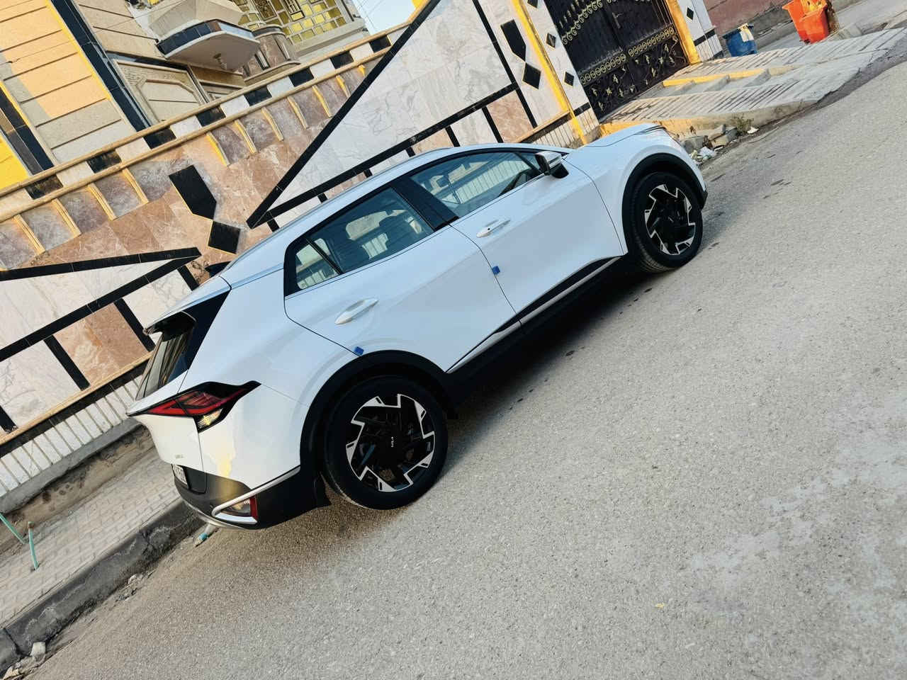 السلام عليكم
كيا سبورتج خليجي 2025 شركه نم

رقم اربيل دولي كلشي جديد 

ماشيه 16 الف فقط 

باسم شركه تريد وكاله او تحويل 

((اكفلها كفاله عامه من الصبغ والفتح والبارد والطخه وحته من الشخط ع ايدي السياره ع الزيرو والك شوف العين والسونار)

*مواصفات كامله عدا القماره حديد ومكينه 2000

*شاشه ابل كار بلي واندرويد واوتو.

*كشنات تدفئه.

*ستيرن تدفئه .

*قطعتين تبريد.

*هاند بريك دكمه .

*حساسات امامي خلفيه نقط عميه 

*صندوك كهرباء .

*كشنات جلد . 

وبقيه المواصفات المعروفه 

🔴مكان السياره البصره القرنه . 

سعر السياره 245$ وبيها مجال بسيط للشراي 

اتصال وواتساب ‭0770 861 2495‬

‬ ‭
