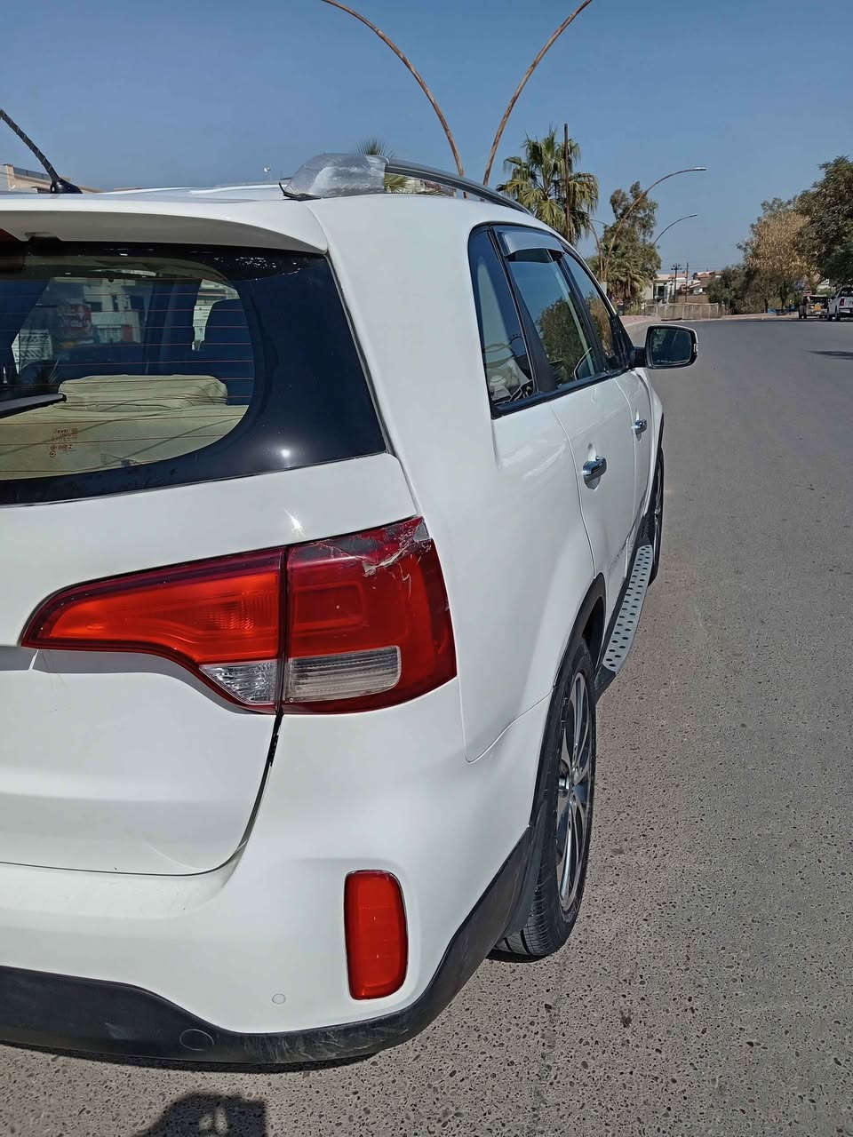 السلام عليكم للبيع كيا سورنتو موديل ٢٠١٥ ابيض للون فول مواصفات ماعدا سلايد شرط محرك ٤ كير بدون عيب تبريد مركزي صدر أمامي وخلفي بدون عيب ٧ راكب السياره مكلوبه ورقه الفحص موجود شرط تحويل طالب عليه ١٣٣ ورقه وبي مجال رقم موبايل *********** او *********** مكان السيارة كركوك كركوك, العراق
