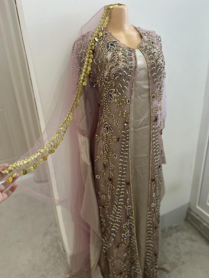 ***********جلی مارە کردن خۆی ۲٦٠ هەزاری پێدراوە دووکراسی لەگەڵەزۆر جوان و قاڵب ئەوەستێ لە ٤٥ کیلۆ تا ۷٠ ئەتوانێ لەبەری بکا باڵاکەشی مترو۷٠ ئەتوانێ لەبەری بکا سلێمانی نرخیشی ٦٠ هەزار
