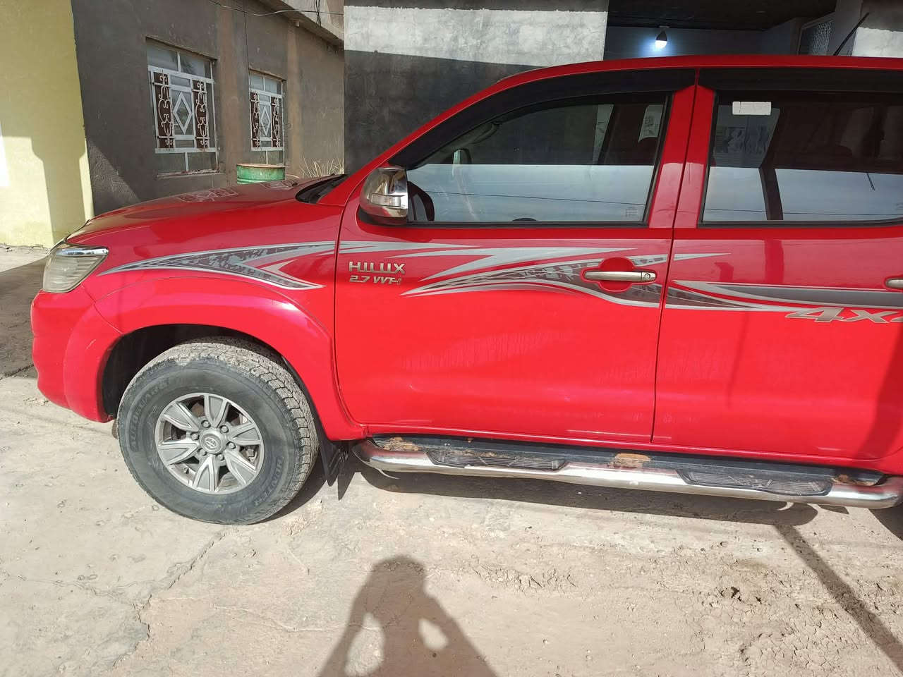 سلام عليكم تيوتا هايلوكس 2013 عالي فور ويل ماشيه 280الف فئة سياره AR5افضل فئه سياره كفاله عامه بس جكات بسيطه بيه  سعر 220ورقه وبيه مجال بسيط  مكان بابل جبله رقم للاستفسار: ***********
