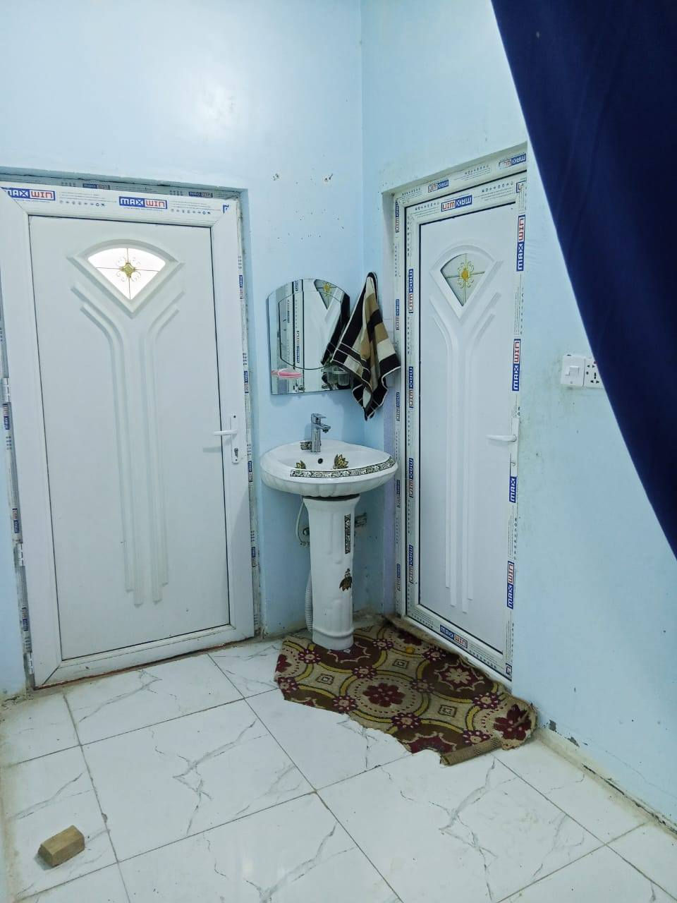 السلام عليكم
بيت 100 متر مربع 10×10
البيت يتكون من غرفه صاله ستقبال مطبخ تخاريج .مكشوفه 
سقوف ثانويه ارضيه بورسلين 
سقف عكاده 
اساس درجه اوله
ميسان قرب سكله الكرعاوي شارع جمله بطله كربلاء
يبعد عن شارع العام( شارع 60) 200 متر قريب كلش على شارع منطقه كلش راقيه 
بيع متوازي كلش ماكو هجي سعر بالمنطقه كله سعره سعر عرصه
سعره 39 وبي مجال
للستفسار هذا رقم
***********
