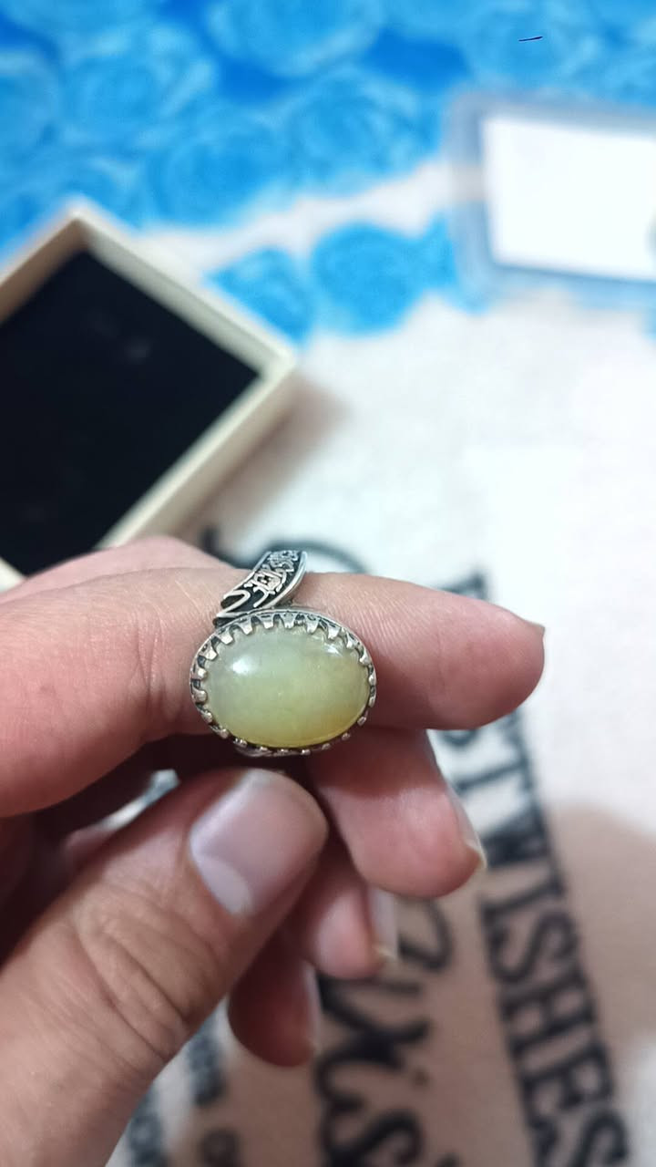 قطع قديمة وثمينه  وصياغة يدوية اغلبة كل قطعه وسعرها  علق ع صوره التريده ويجيك سعر


**إذا كنت صاحب هذا الإعلان وتريد حذفه لأي سبب، رجاءا أرسل رسالة إلى الدعم الفني**