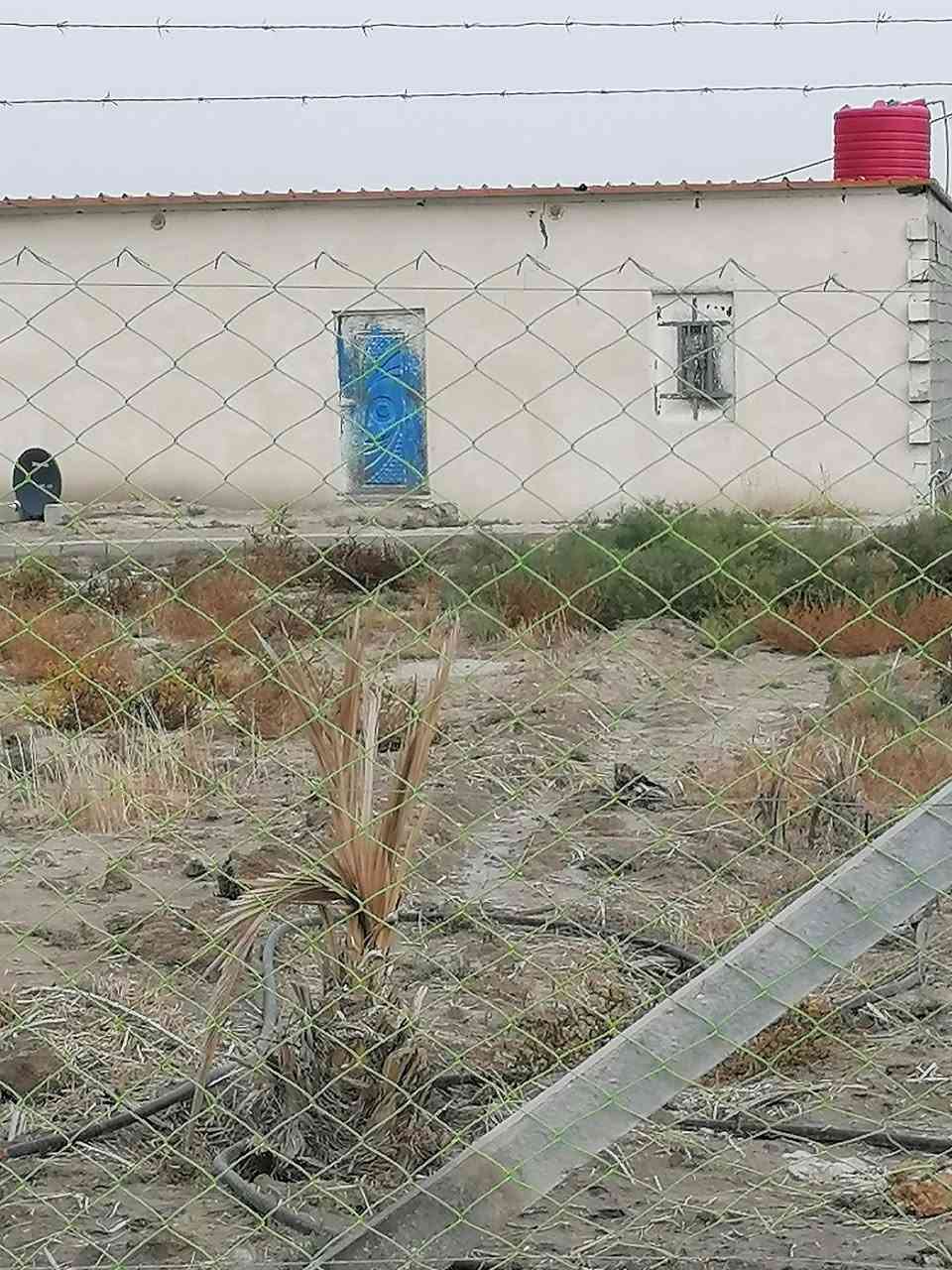 الف متر للبيع النزله الأولى قرب برج الانترنت على شارعين  منطقه بيها سكن متوفر ماء كهرباء يصلح ان يقسم ٤ قطع على
 ٢٥٠ م يباع كامل بي مجال واذا قطع سعر القطعه ٢٥٠م
١٠ ملاين للاتصال ***********
