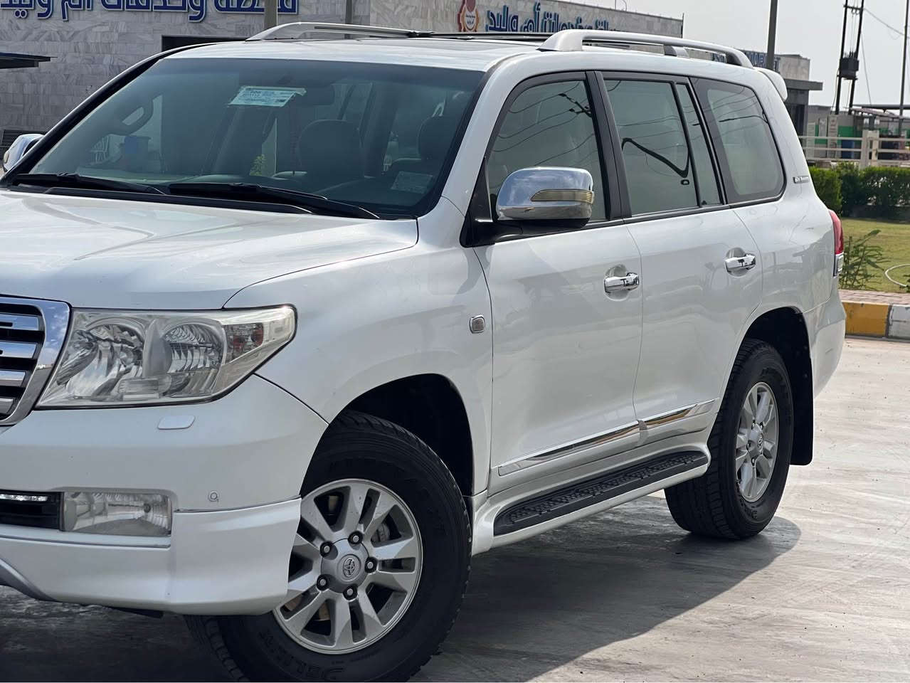 السلام عليكم
لاندكروز ستينية 2011  مكفولة السيارة فول مواصفات بصمة . فتحة .كشن  كهرباء .كشنات جلد بقلاوه اصلي .تبريد بيانو .3 قطع تبريد .جام اوتو 4 .مكينه 6سلندر . يدات نيكل .مري نيكل .تحكم ستيرن مثبت سرعه كروز سرعه وبعد بيها هواي مواصفات  السعر ٣١
 للاستفسار اكثر الاتصال على الرقم  *********** بغداد, العراق
