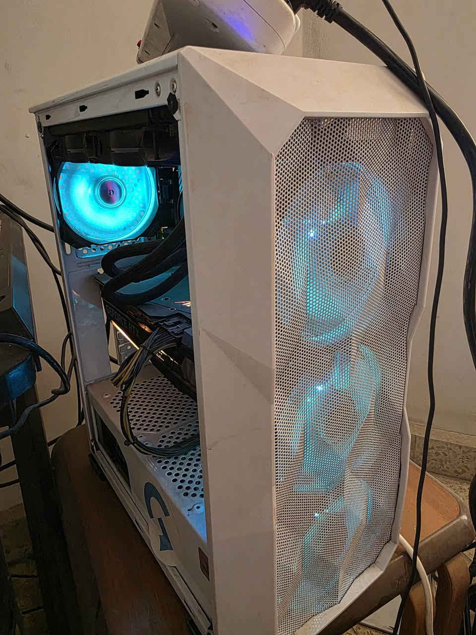كيس للبيع
Cpu i7 12700f
Ram ddr4 32gb
Gpu rtx 3070 aorus master
M.2 ssd 1t
Psu 700w
Cpu cooler 240 ml
الكيس متروك ويرادله تنضيف فقط 
توصيل متوفر
السعر فقط كيس مليون ٥٠٠ وبي مجال وتدللون


**إذا كنت صاحب هذا الإعلان وتريد حذفه لأي سبب، رجاءا أرسل رسالة إلى الدعم الفني**