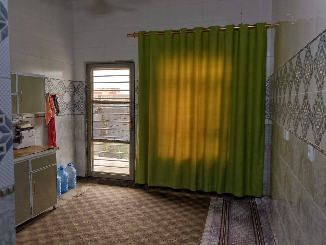 الاستفسار على هذا الرقم ***********
