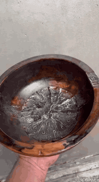صاع  أو مكيال  قمح قديم هندي منقوش بي فطر  ومصلح اثر قدم قياس 25 سانتم...