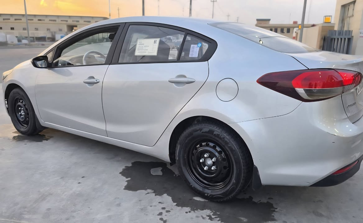 سلام عليكم كيا سيراتو 2017 خليجي حرة رقم مثنى سنوية 2027  شاشة كامرة بلاجكتور شاير بل مري السعر118 وبية مجال لستفسار ***********
