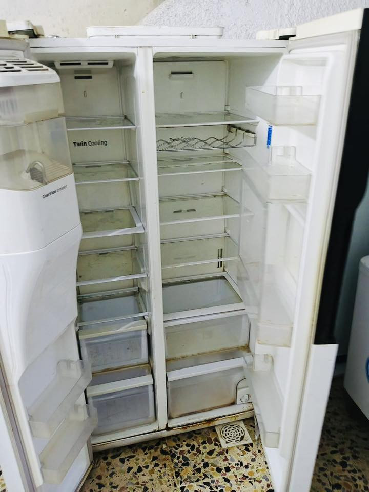 مجمدة + ثلاجة + براد قفلها 200 بغداد مدينة الصدر نضيفة شغالة ما داخلة تصليح على الفحص 
***********
