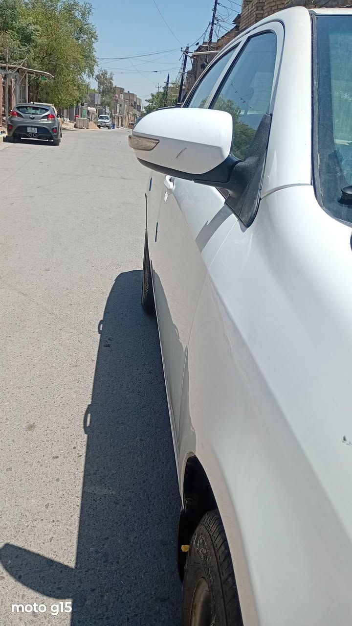 السلام عليكم بيوايدي جي 3 اوتوماتك السياره بلاديه بدون خياسات او تعمير عده صبغ موضح بل صوره السياره بسمي شرط التحويل محرك وكيرخير من الله نواقص السيارة تبريد +صدرنصف عمر اخوان السياره احله من الصوره وجاي ابيع جوه السوك السعر 43 وبيه مجال قليل مكاني بغداد حي اور وهاذرقمي ***********
