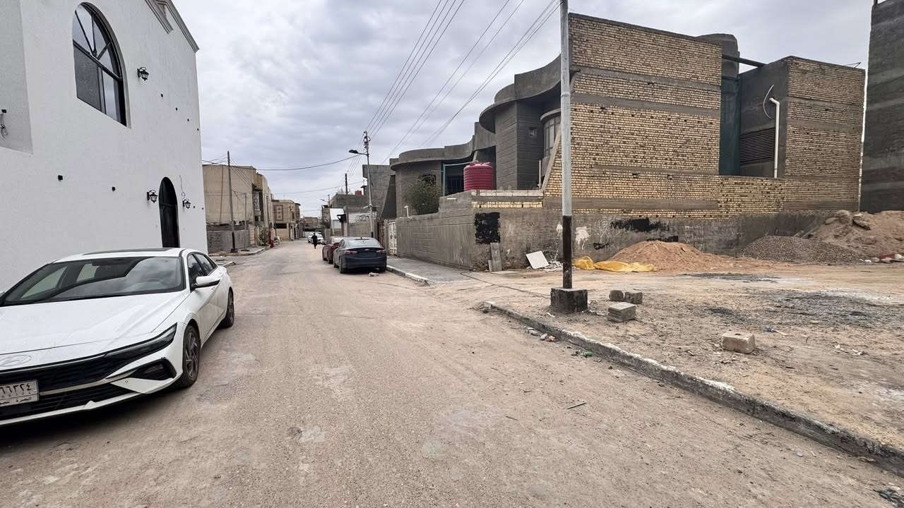 السلام عليكم قطعة ارض طابو ملك صرف في منطقة دور الصحة خلف مدارس الفراهيدي
 المساحة ٢٦٦ الواجهة ١٣.٣٠ النزال ٢٠
متر على شارع ١٠ متر القطعة مجاورة للركن
للاستفسار 
***********
