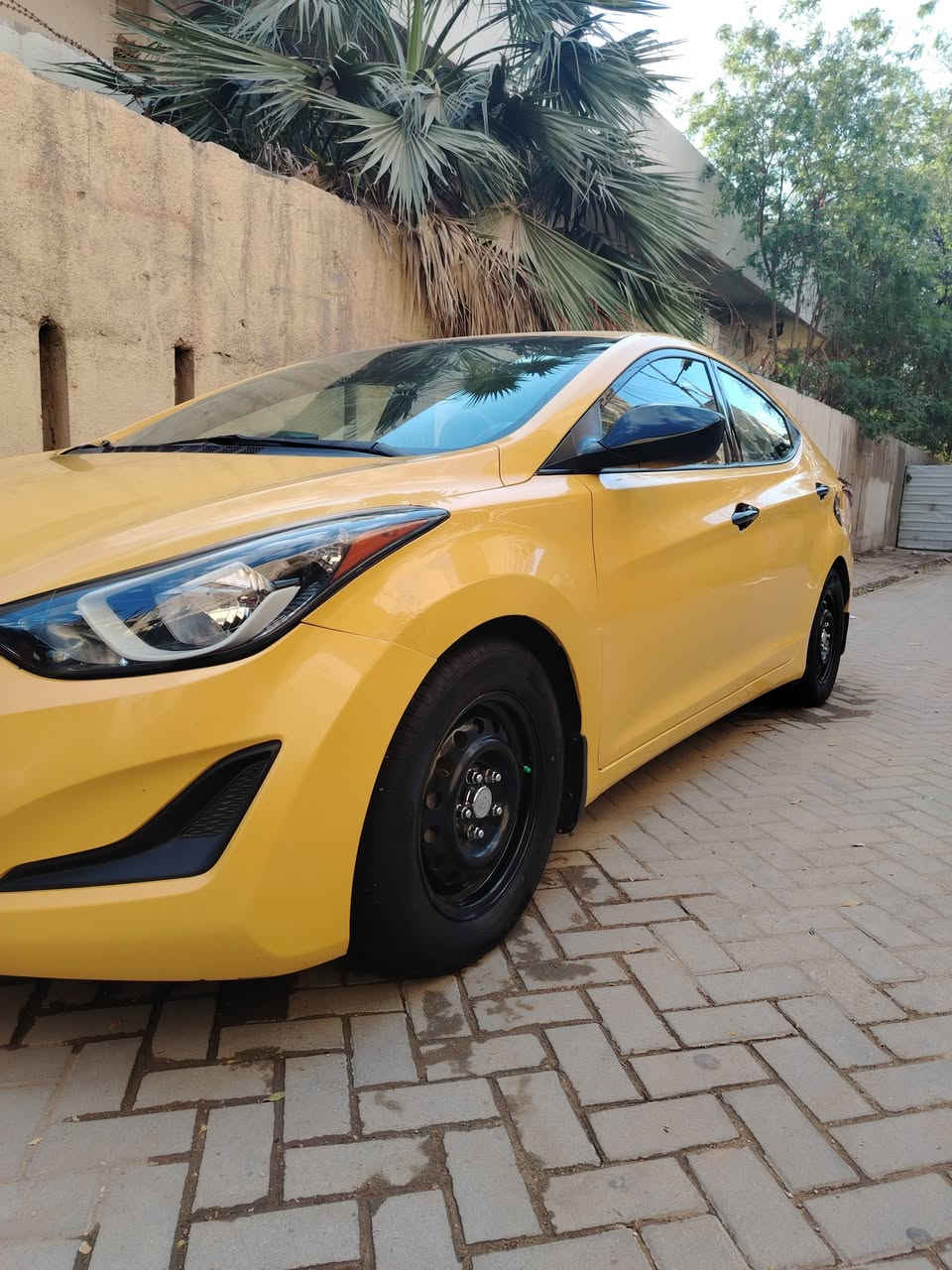 ياللة سلام عليكم الانترا ٢٠١٦ وارد أمريكي حادثه بيها باب وجاملغ جهه السايق اصليات مبدلات وباقي السياره ليبل واحد لايرباك ولاشاصي ولالغد مصبوغه مره وحده فقط محرك ٢٠٠٠ دوش كفاله اي برغي ممفتوح السياره فارغه قطره معجون مابيها مال جناي  جاهزه من كلشي رقمها بغداد بسمي مكان السياره بغداد مدينه الصدر غير متواجد ع نت *********** السعر ١١٨ وبيها مجال
