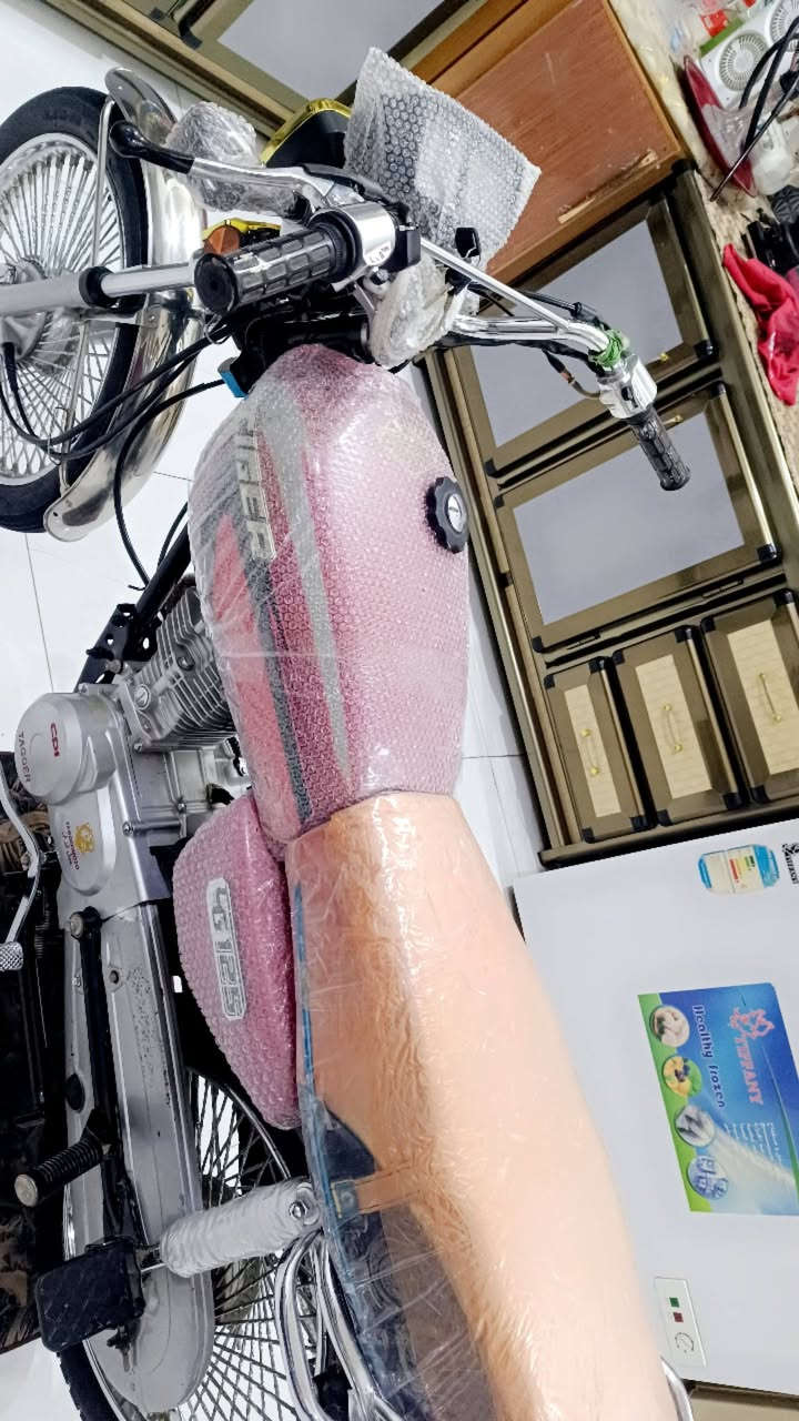 السلام عليكم تايكر موديل 2025 دراجه جديده وحلوه بل جيس بعدها نضيفه كلش بعد احله من الصوره الدراجه وياه هورنات سيدان اصليه بعد احله من الصوره اوراق مال وكيل 5اوراق الشراري يتصل مكاني حله شاوي يم فلكت غرفت التجاره السعر مال بيع 625مال بيع وهذا رقمي ***********
