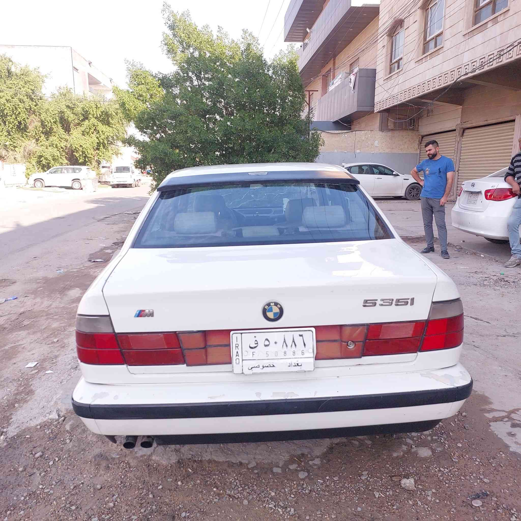 سلام عليكم بي ام البيع موديل 1990 
سياره خير من الله نضيفه معنه الكلمه 
كير محرك كفاله عامه تخم تاير جديد 
المكان بغداد المدائن سلمان باك  السعر 40 وبيه مجال الطيبين 
رقم الجوال ***********
خابر ودلل رقم الثاني بيه وتساب 
***********
