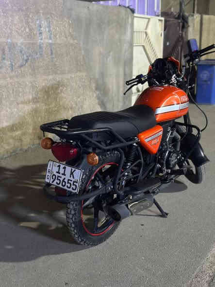 سلام عليكم دايوان البيع  رقم بغداد جديد موديل 2023شهر 7 بسمي مكاني بغداد لامين ثانيه ***********  سعر 2150 وبيه مجال حك جيه
