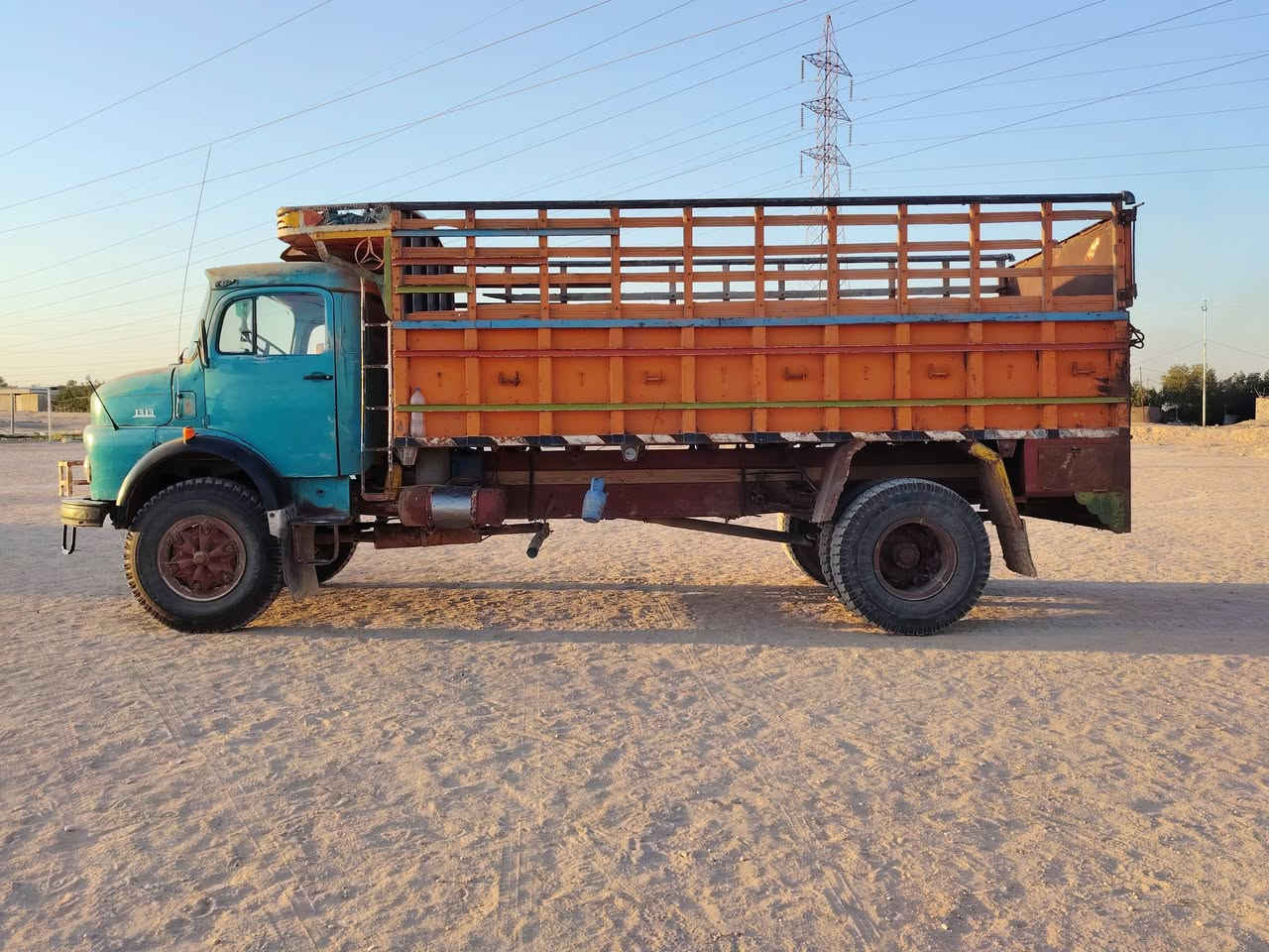 السلام عليكم ابو ردين للبيع موديل 1975
محرك 81 سياره جاهزه تخم تاير مكفوله
شاصي وقماره كفاله رقم نجف نگليزي مداور ثاني يوم
سياره بسمي للاستفسار أكثر اتصل على الرقم
***********
***********
