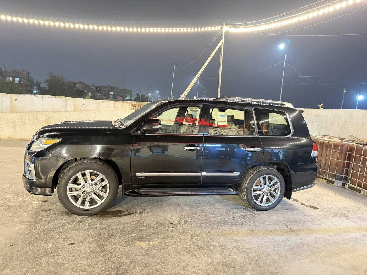 سلام عليكم لكزز مديل 2015 بريم سياره جديد خير من الله جاهزه من كلشي كفاله من لصبغ بيهه بارد شويه وسونار مرفق بلمنشور سياره بسمي بغداد تحويل ثاني يوم مستعجل ع بيعتهه فول مواصفات 1/1 داخل احمر بلادي ماشيه 198 الف سعر 450 مكاني كوت وبغداد 
***********
***********
