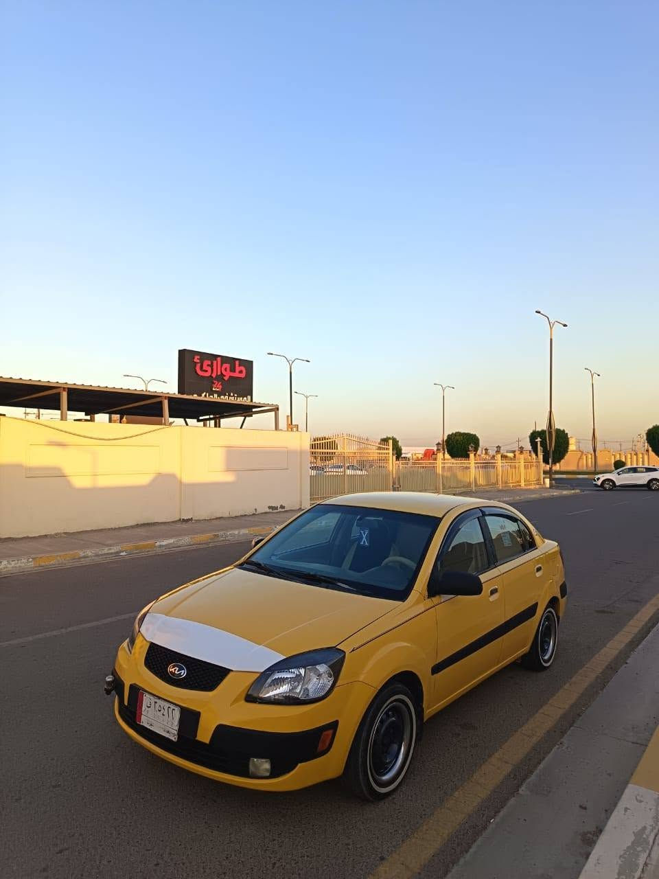السلام عليكم كيا ريو 2009 وارد امريكي رقم بغداد تحويل ثاني يوم مصفره هيئه وغرامات مكينه 1600 لا تبخير ولا تنقيص كيرها جديد تبريد ثلج صدرها جديد خلفي امامي سياره جاهزه  سياره كفاله من شواصي والغود وتكم وحوض مابيها دواخل السعر 73 بيها مجال بسيط للشراي مكاني الفلوجه ***********
