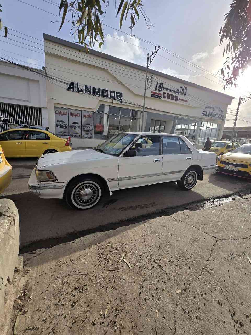 سلام عليكم سيدان اللبيع موديل 90 بسمي شرط التحويل 
تبريد  تدفئه شرط محرك شرط كير شرط باتري جديد 
بيها ملاحضات  بيه طخه صغيره بل وره السايق 
***********
السعر 65 بيه مجال 
مكاني موصل الايمن موصل الجديده
