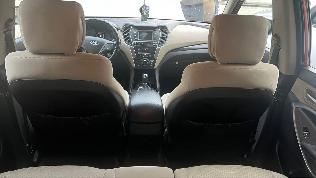 سنتافي رقم اربيل 
موديل ٢٠١٧
السونار مرفق بالمنشور 
بيها خمس قطع صبغ مو كلهن صبغ بيهن بس كلير 
حجم المكينة ٢٤٠٠ GDI
السعر ١٤٧ ورقة 
للاتصال *********** بعقوبة, ديالى
