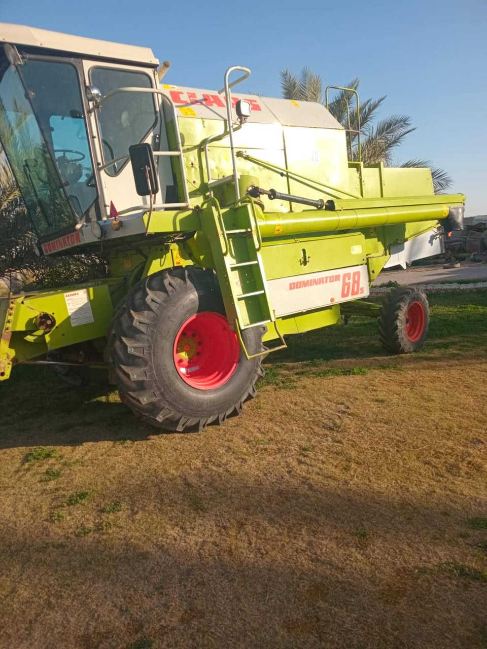 حاصدة كلاس للبيع المكان ديالى ***********
