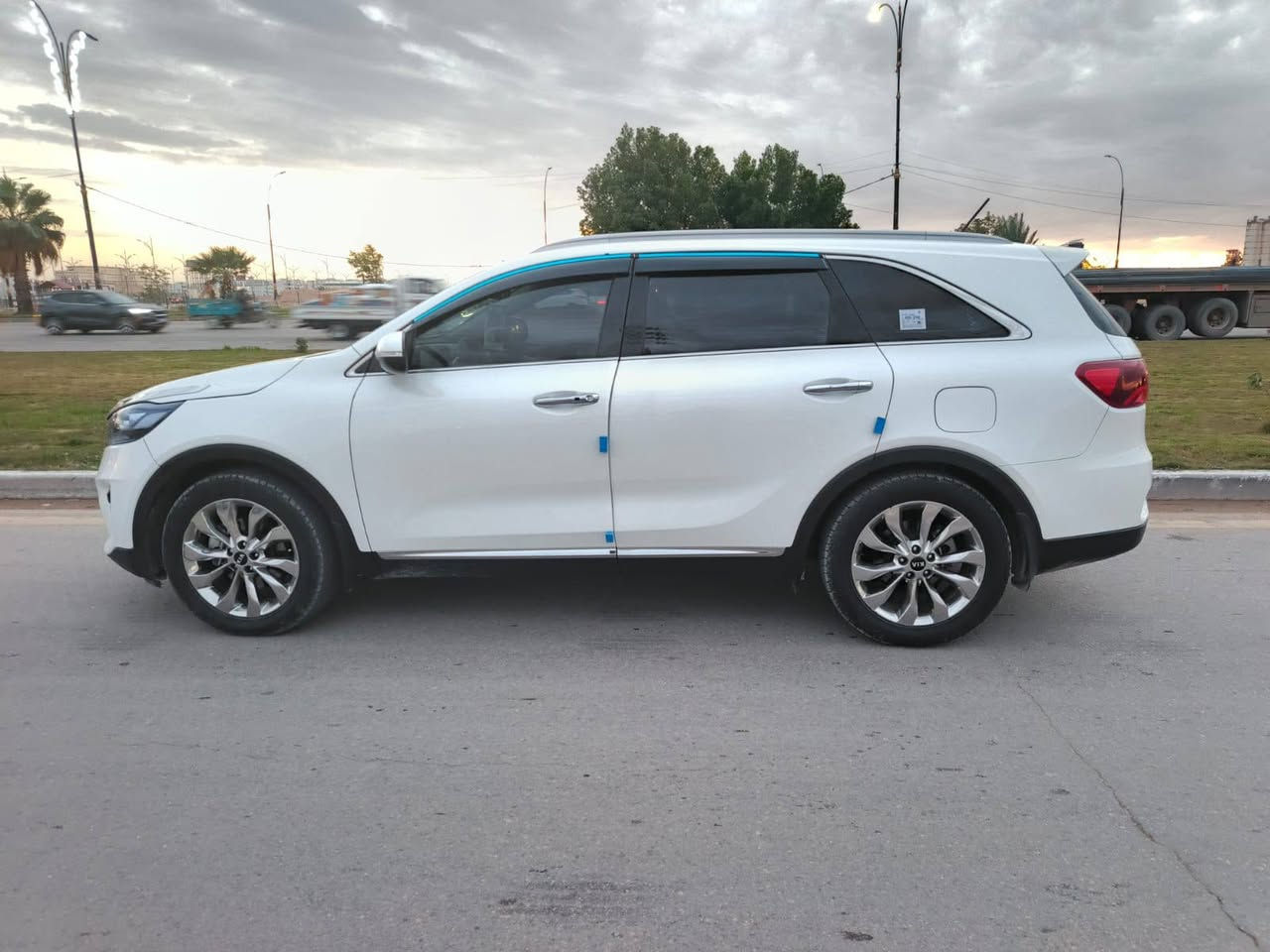 السلام عليكم سياره نوع سورنتو خليجي موديل 2019 فول موصفات عده البنراما كفاله عامه من ضربه وصبغ وضربه سياره جديده مال جناي سته اسلندر سبعه راكب 3قطع تبريد كفاله عامه  كير ومكينه حداديه  كشنات كهربائي مري شفط جنطه كهربائي  باب ترحيب  دوسات لد باب لدالسياره جاهزه تحويل ثانيوم العنوان كربلاء السعر 238 وبيها مجال حك الجيه رقم الهاتف***********
