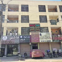 يوجد شقق للايجار غرفتين نوم وصاله ومطبخ وبلكون و ثلاث حمامات شرقي وغرب...