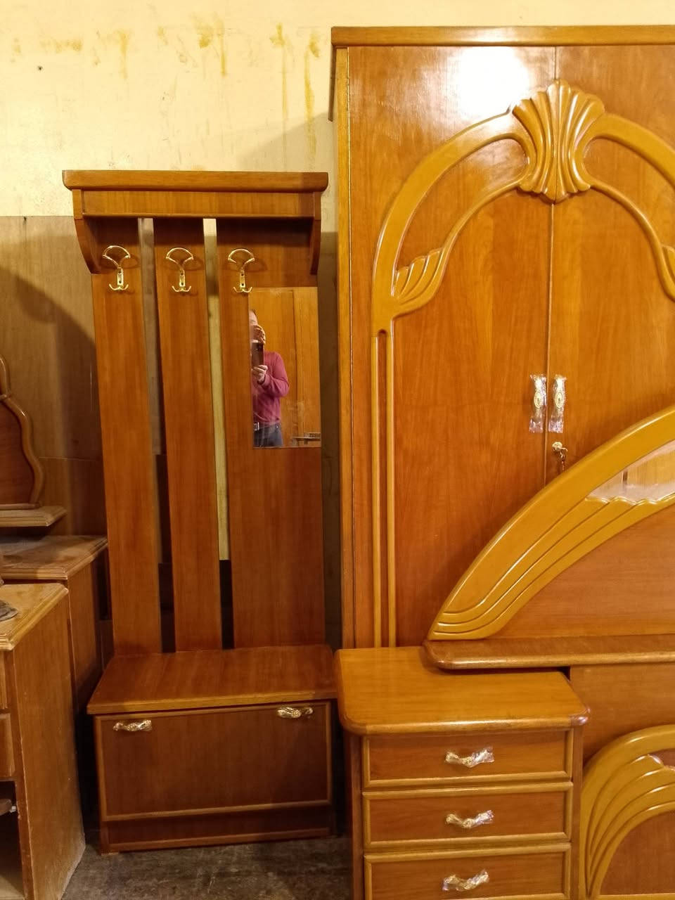 غرفة ستة ابواب ملحق داخلي نقش سوري شغل توصي نظيفه جدآ العنوان الحدباء خلف مرطبات البحرين مقابل افران زينب الرقم ***********
غير متوجد على الفيس
مستعدون لشراء الغرفه و الكناتير
