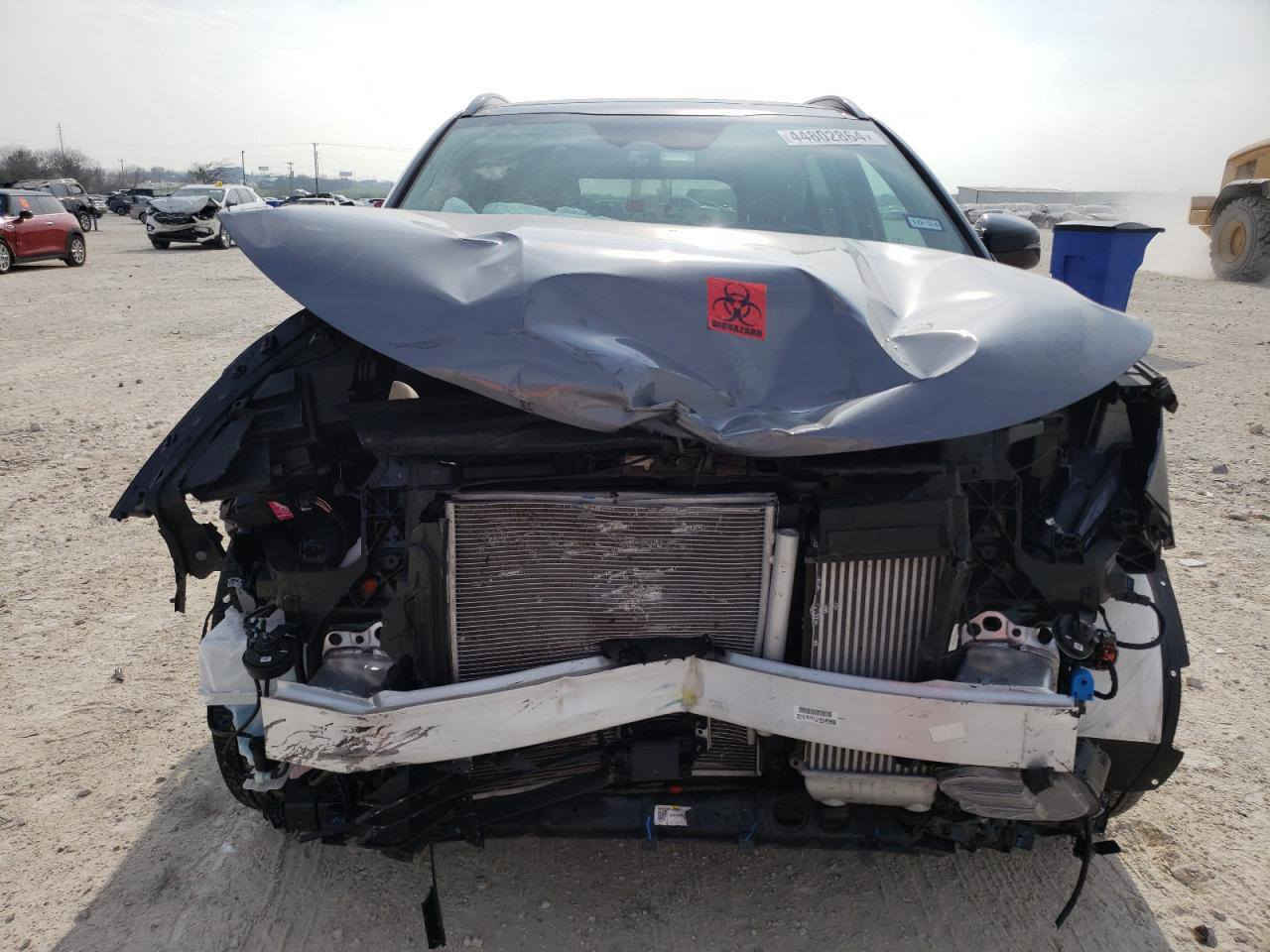 السلام عليكم من رخصه الادمن سورنتو موديل 2023 مكينه اربعه سلندر تيربو فول مواصفات السعر 235$وبيهه مجال لشراي التواصل على الرقم ***********
