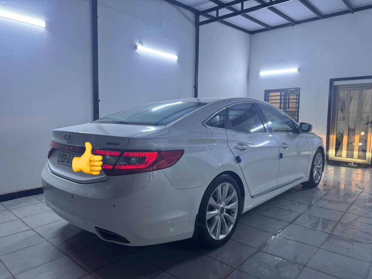 السعر 140             المكان النجف الأشرف 
أزيرا مديل 2015 جديده جدا مكفوله  عدا تصليح جدا بسيط في نهاية الباب الصدر اثر شخط بسيط فول مواصفات عدا البصمه والبانوراما مكينة 6 سلندرجديدهرقم اربيل جديد دولي 
التفاصيل 
مكينه 6 سلندر
برده خلفيه كهرباء
بردات أبواب 
ويل كب نجمه
كشنات تدفئة تبريد
قطعتين تبريد
بك لايت لد
كشنات جلد 
مري ترحيب شفط
رقم الجوال ***********
