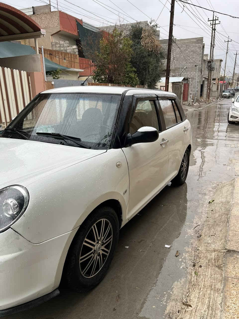 السلام عليكم
ليفان 320 للبيع 

السيارة نظيفة ومتعوب عليها وجاهزة مابيها اي نقص 

شغل وامشي 

لون ابيض

رقم نينوى خصوصي الماني

كير ومحرك شرط 

الداخل نظيف ومرتب 

السيارة مابيها نقص برغي 

شرعيها موجود 

ضرر السيارة حادث بايام التحرير فوك باب السايق 

التكمة شوية متأذية وربع السقف 

السعر ٤٥ وبيها مجال للطيبين 

للاستفسار اكثر  ***********
