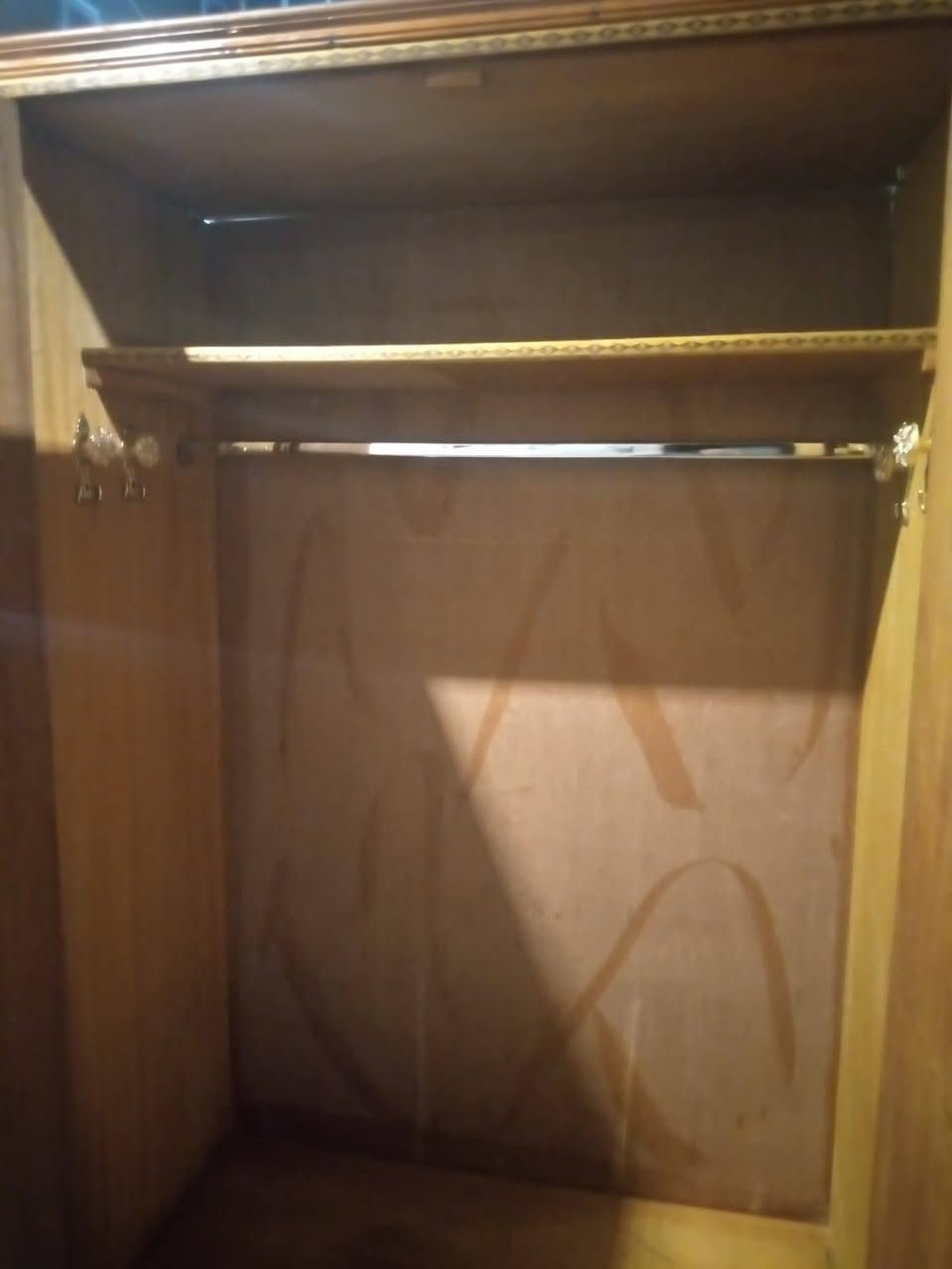 كنتور خمس أبواب تسكام اخو جديد ٥ارفوف مع تعاليك نضافه شكل انته تقيم سعر شد  ٣٢٥ نساهل لشراي واكو توصيل عنواني كربلاء حي عامل منطقه ثانيه رقمي *********** محمد نجار
