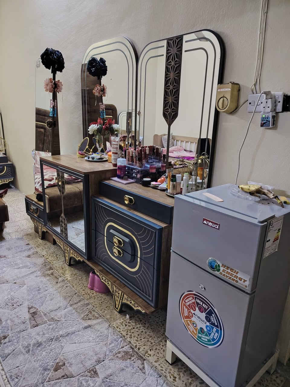 السلام عليكم غرفة للبيع نظيفة
السعر ٩٠٠ الف وبيها مجال
للاستفسار الاتصال على الرقم ***********
