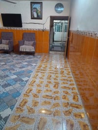 ١٠٠ متر للبيع  الوجه ٥ ونزال ٢٠  استقبال ومطبخ وغرفه نوم وخدمات فوك غر...