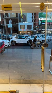 باب للبيع مع هايدروليك كامل  مكان المنصور  07712220861