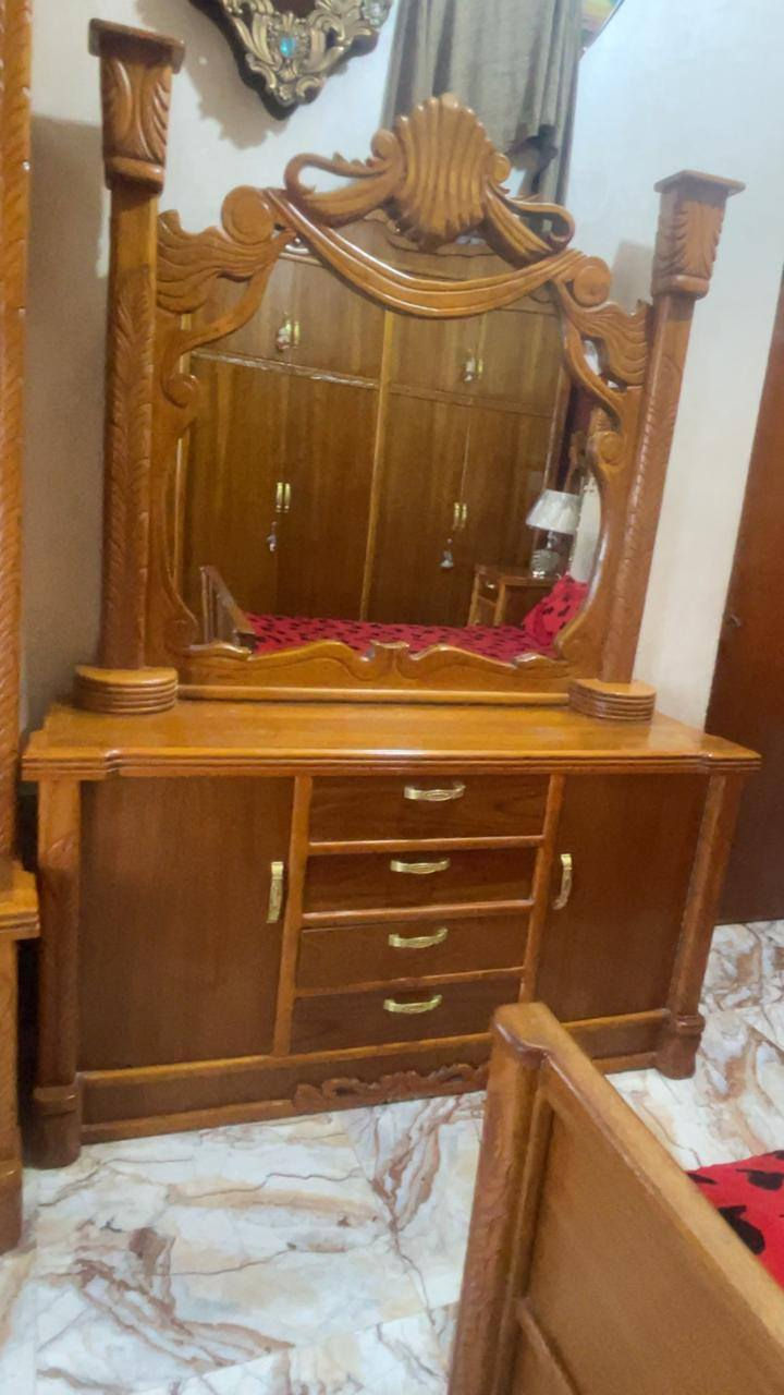 سلام عليكم غرفةاخشاب للبيع استخدام قليل االسعر خاص او علئ رقم *********** واتس اب
