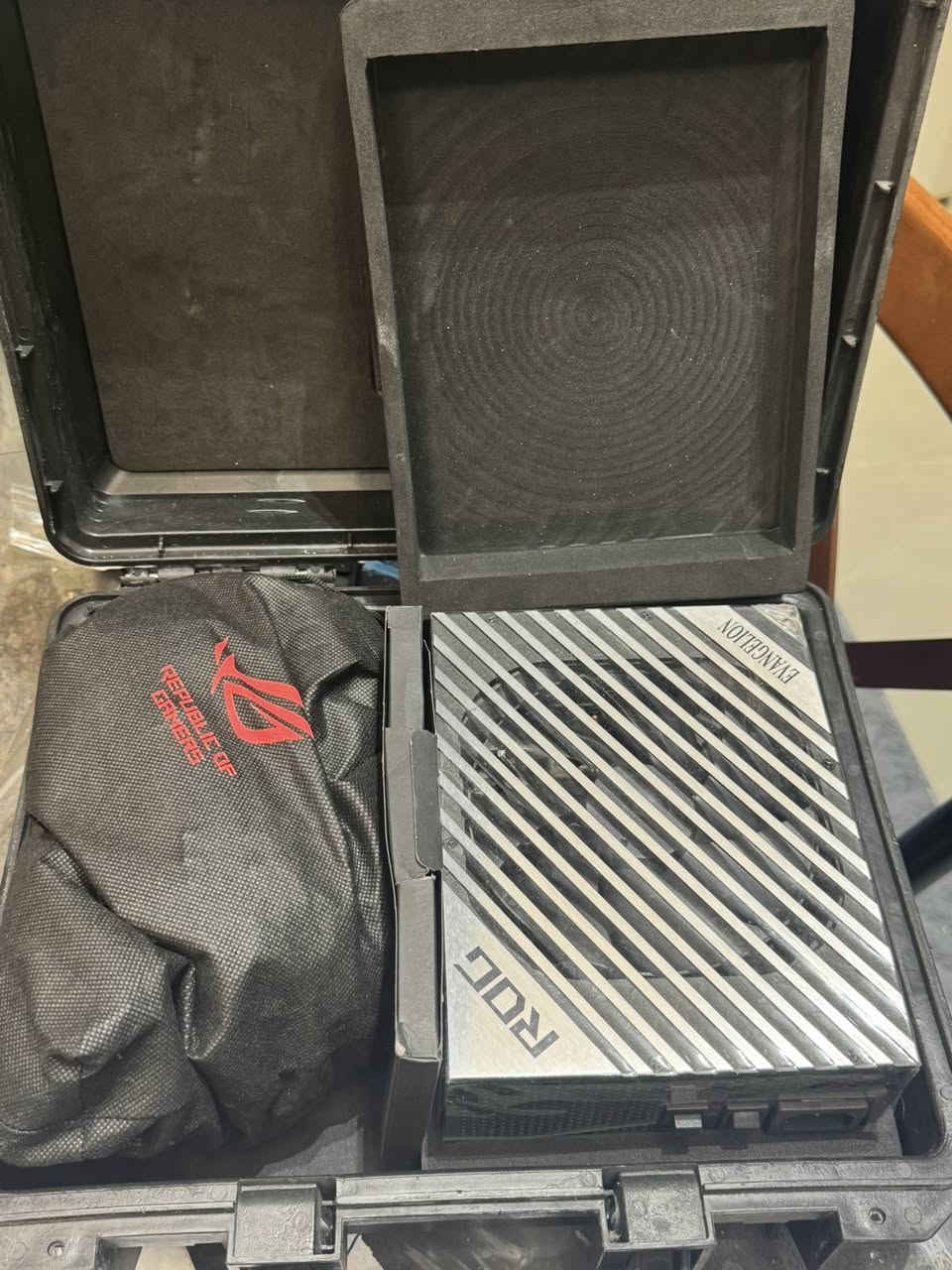 ⚡️ وحش الطاقة وصل.. ROG Thor إصدار الـ Evangelion الأسطوري! ⚡️
الاسطورة THOR
 "باور سبلاي" مو بس ينطي كهرباء، وإنما يضيف هيبة لتجميعتك، فهذا الوحش من ASUS ROG هو الجواب. مو مجرد قطعة، هذا تحفة فنية! 🔥
ليش هذا الباور يختلف عن البقية؟
• ديزاين عالمي: نسخة EVA-02 الخاصة، شكل وألوان خرافية تخلي الكيس مالتك يصير قطعة من المستقبل. 🤖🔴
• شاشة OLED مدمجة: يعرضلك شكد جهازك ديسحب واطية باللحظة، يعني مراقب جهازك بعينك وماكو شي يعبر عليك. 📊
• قوة 1000 واط بلاتينيوم: يعني شمركب "كارت شاشة" أو "معالج" من الفئة العليا، هذا الباور يگولك "شيل واشمر عليّ" وبأعلى كفاءة. 💪
• هدوء تام: المروحة مالته ذكية، بالاستخدام العادي توقف تماماً وما تسمعله أي صوت، هدوء براحة بال. 🤫
• باكيج فخم: يجي وياه جنطة خاصة وترتيبات تليق بيك كـ جيمر محترف.
🚀 لا تضحي باستقرار جهازك، انطي القوة لـ "ثور" وهو يتكفل بالباقي.
#العراق #جيمنج #تجميعات_كمبيوتر #ايفانجيليون #ROG #AsusIraq #PCBuild #GamingIraq


**إذا كنت صاحب هذا الإعلان وتريد حذفه لأي سبب، رجاءا أرسل رسالة إلى الدعم الفني**